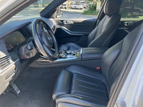 Used 2022 BMW X7 xDrive40i w/ M Sport Package AWD/4WD image 3
