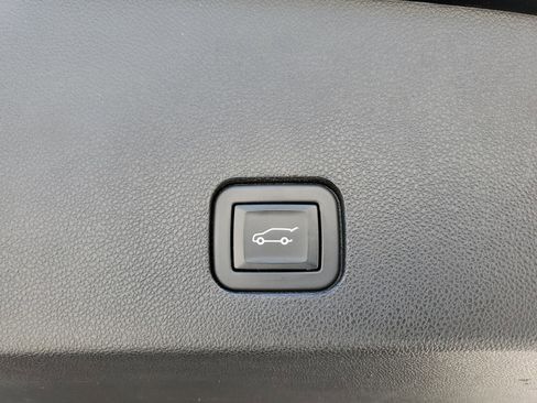 Used 2021 Cadillac XT6 Premium Luxury image 10