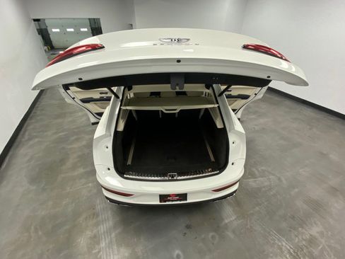 Used 2024 Bentley Bentayga image 52