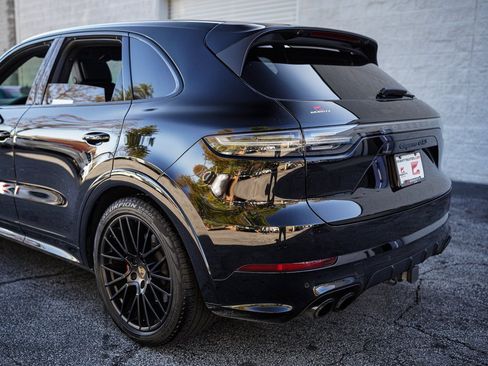 Used 2022 Porsche Cayenne GTS w/ Premium Package Plus image 12