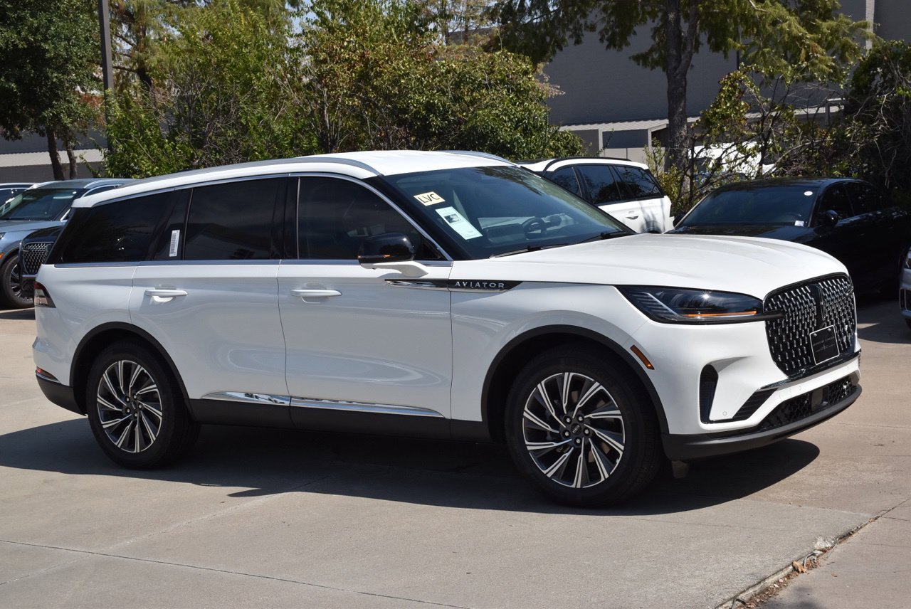 New 2026 Lincoln Aviator 2WD image 4