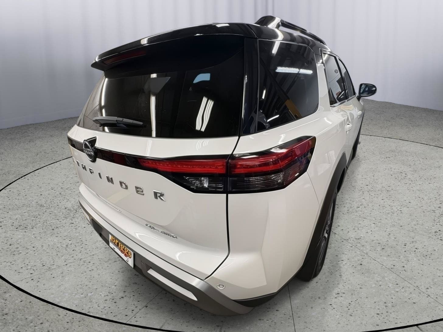 Used 2024 Nissan Pathfinder SL AWD/4WD image 6