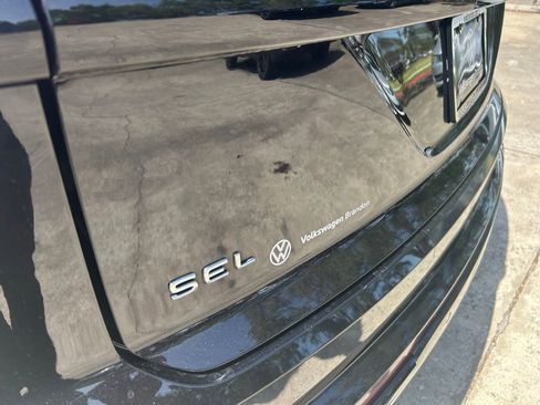 Certified 2023 Volkswagen Atlas Cross Sport SEL R-Line AWD/4WD image 31