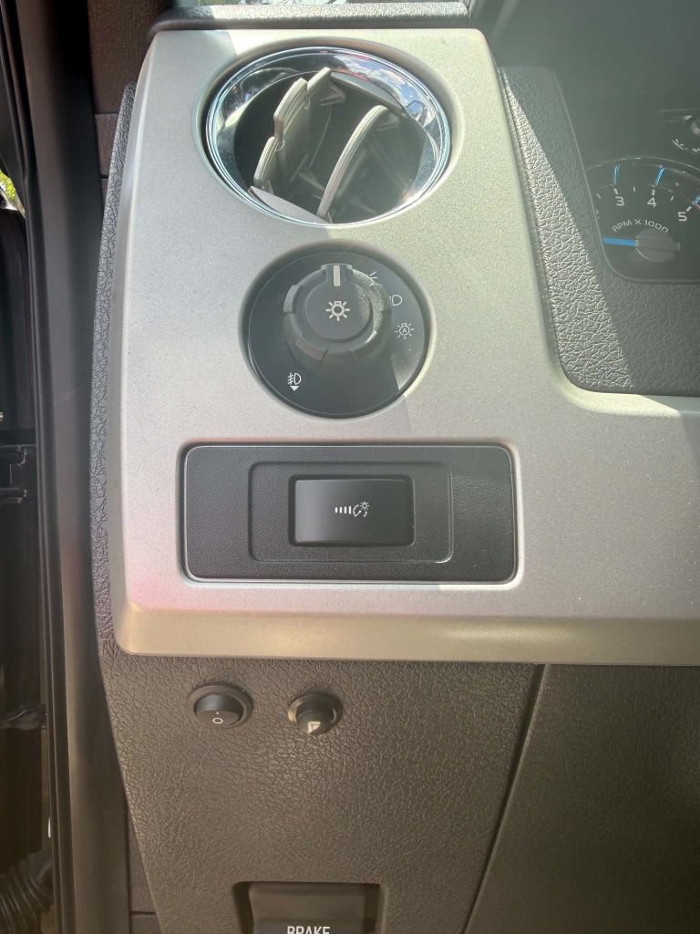 Used 2013 Ford F150 Lariat w/ Lariat Chrome Pkg RWD image 20