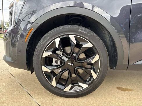 Used 2025 Kia Sorento EX w/ Panoramic Sunroof Package FWD image 5