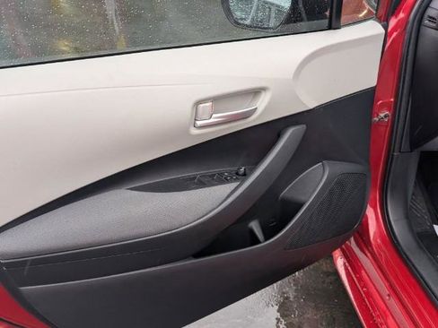 Used 2021 Toyota Corolla LE image 15