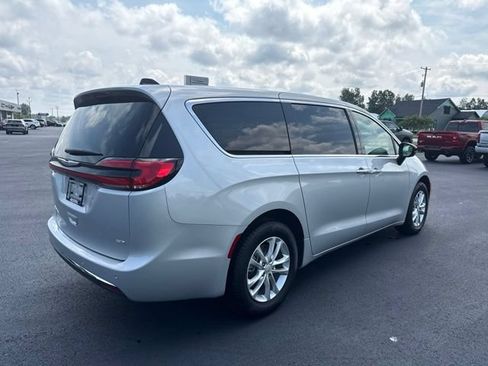 New 2026 Chrysler Pacifica Select AWD/4WD image 5