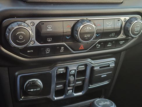 Used 2021 Jeep Wrangler Unlimited Islander image 19