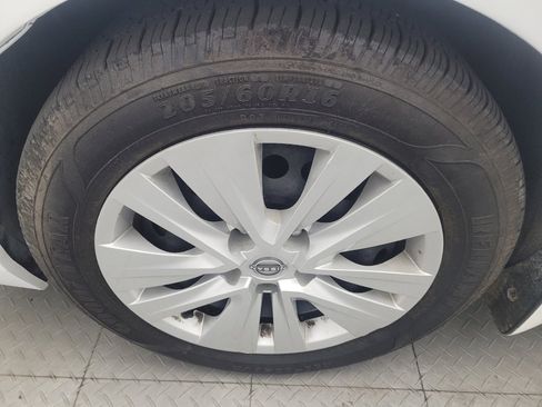 Used 2024 Nissan Sentra S FWD image 31