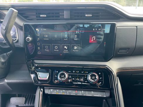 Used 2024 GMC Sierra 2500 AT4 w/ AT4 Preferred Package image 20