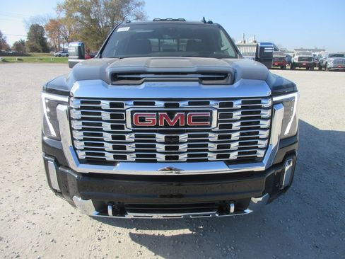 New 2026 GMC Sierra 2500 Denali w/ Denali Reserve Package image 11