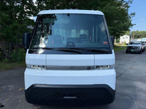 Used 2024 Chevrolet Brightdrop 400 w/ Commercial Equipment Package AWD/4WD image 2