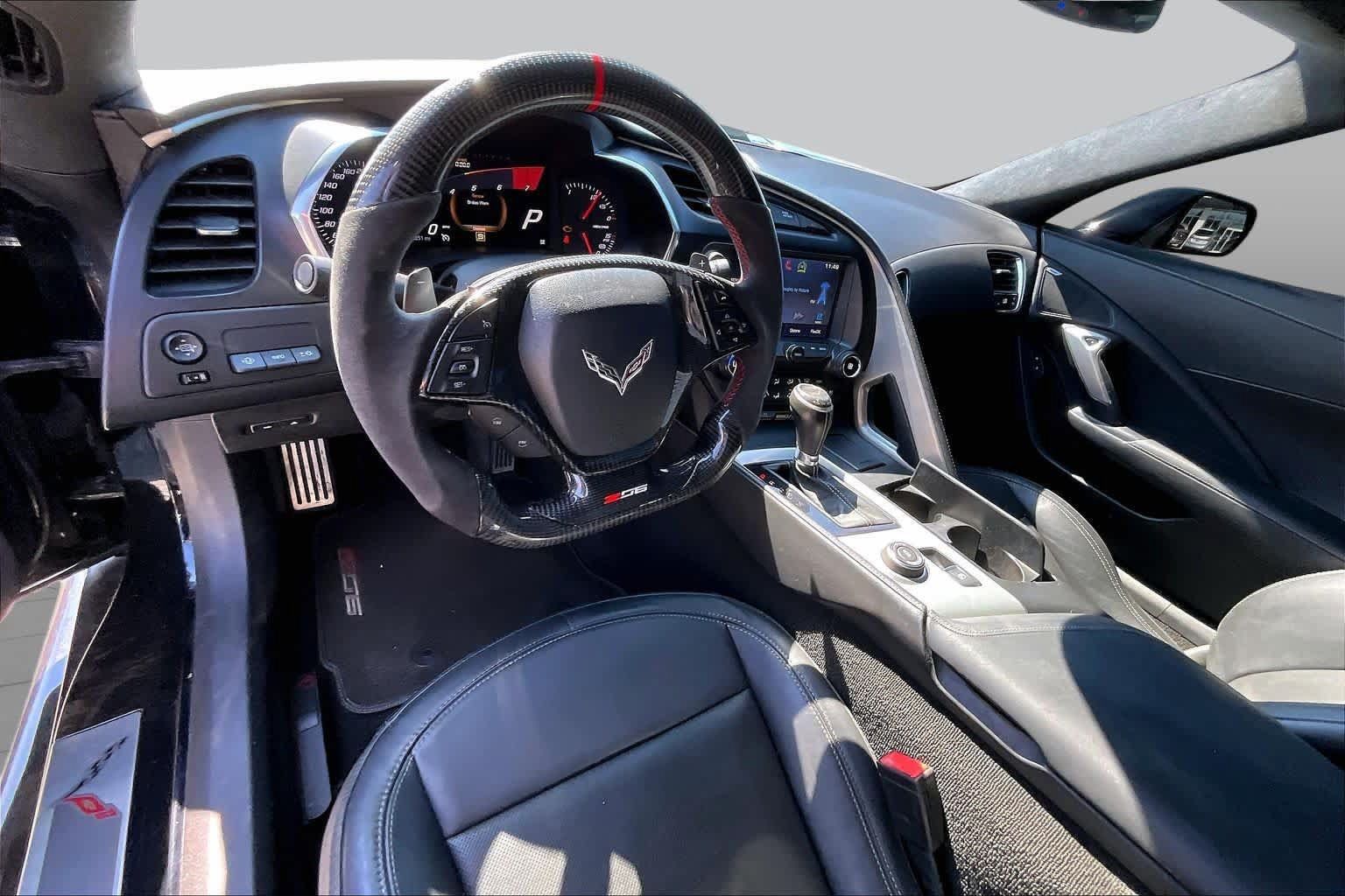 Used 2015 Chevrolet Corvette Z06 w/ 3LZ Preferred Equipment Group RWD image 5