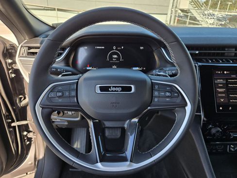 Certified 2023 Jeep Grand Cherokee Altitude image 16