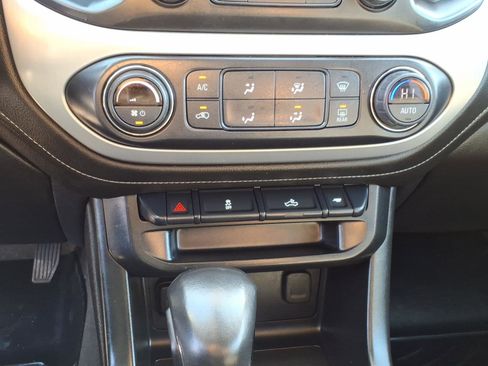 Used 2022 GMC Canyon Elevation image 21