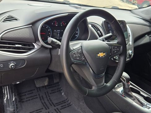 Used 2025 Chevrolet Malibu RS FWD image 18