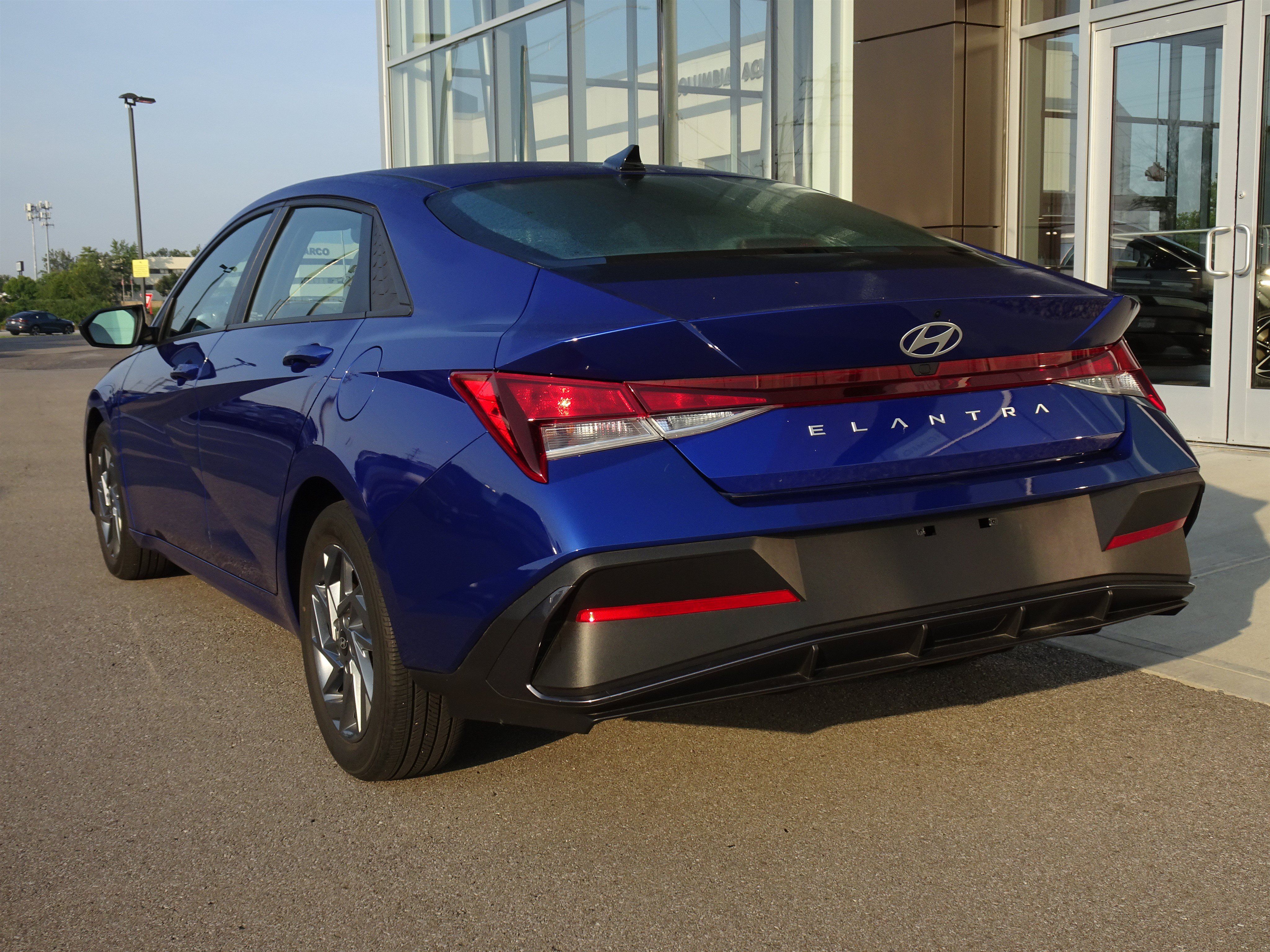 Used 2024 Hyundai Elantra SEL FWD image 3