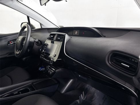 Certified 2022 Toyota Prius LE image 38