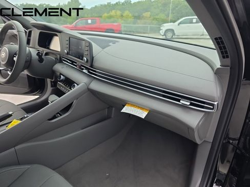 Certified 2025 Hyundai Elantra Sport FWD image 36