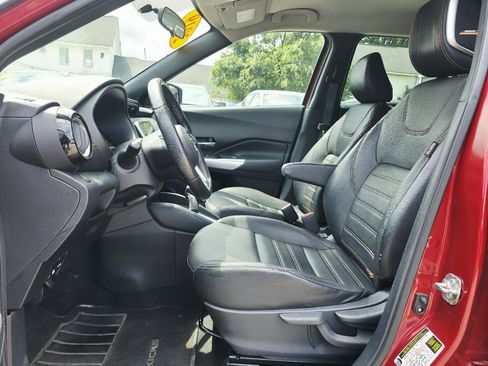 Used 2019 Nissan Kicks SR w/ SR Premium Package FWD image 11