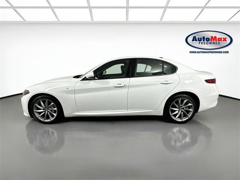 Used 2022 Alfa Romeo Giulia Ti image 9