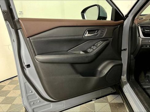 Used 2023 Nissan Rogue SL w/ SL Premium Package image 23