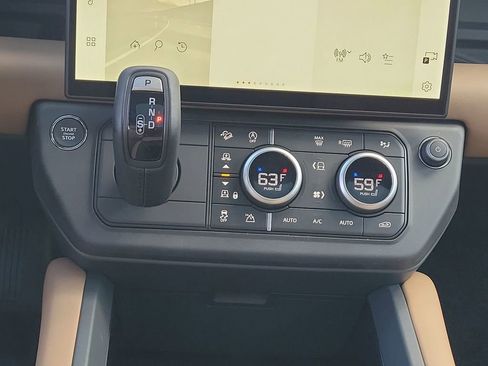 New 2026 Land Rover Defender 130 X-Dynamic SE AWD/4WD image 19