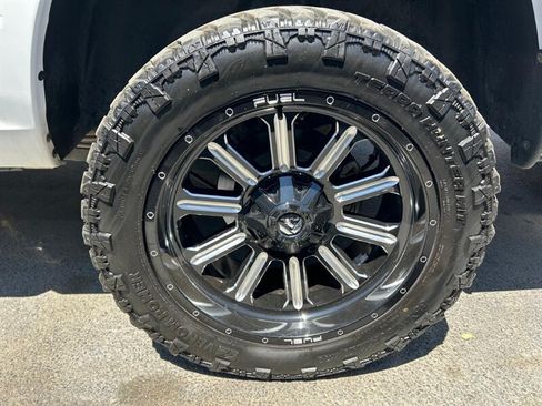 Used 2019 RAM 1500 Classic SLT AWD/4WD image 11