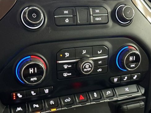 Used 2021 Chevrolet Silverado 1500 High Country w/ Technology Package image 17