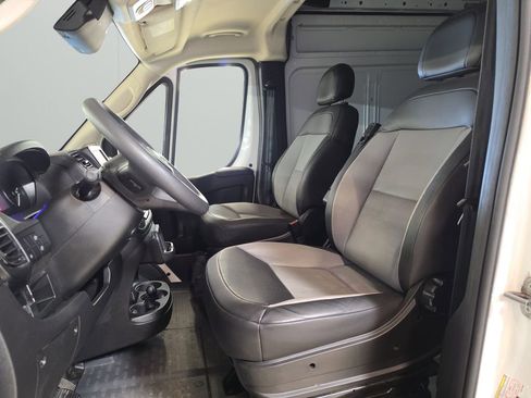 Used 2025 RAM ProMaster 2500 w/ Convenience Group FWD image 12