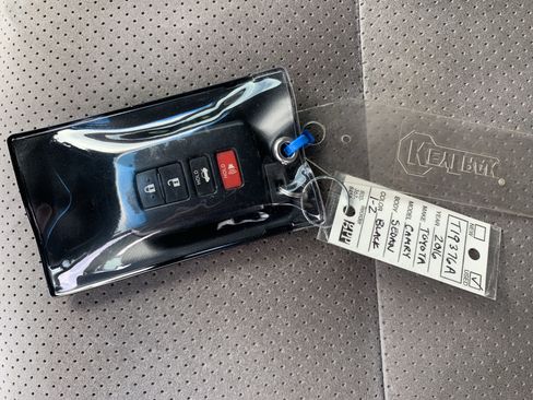 Used 2016 Toyota Camry XSE FWD image 36