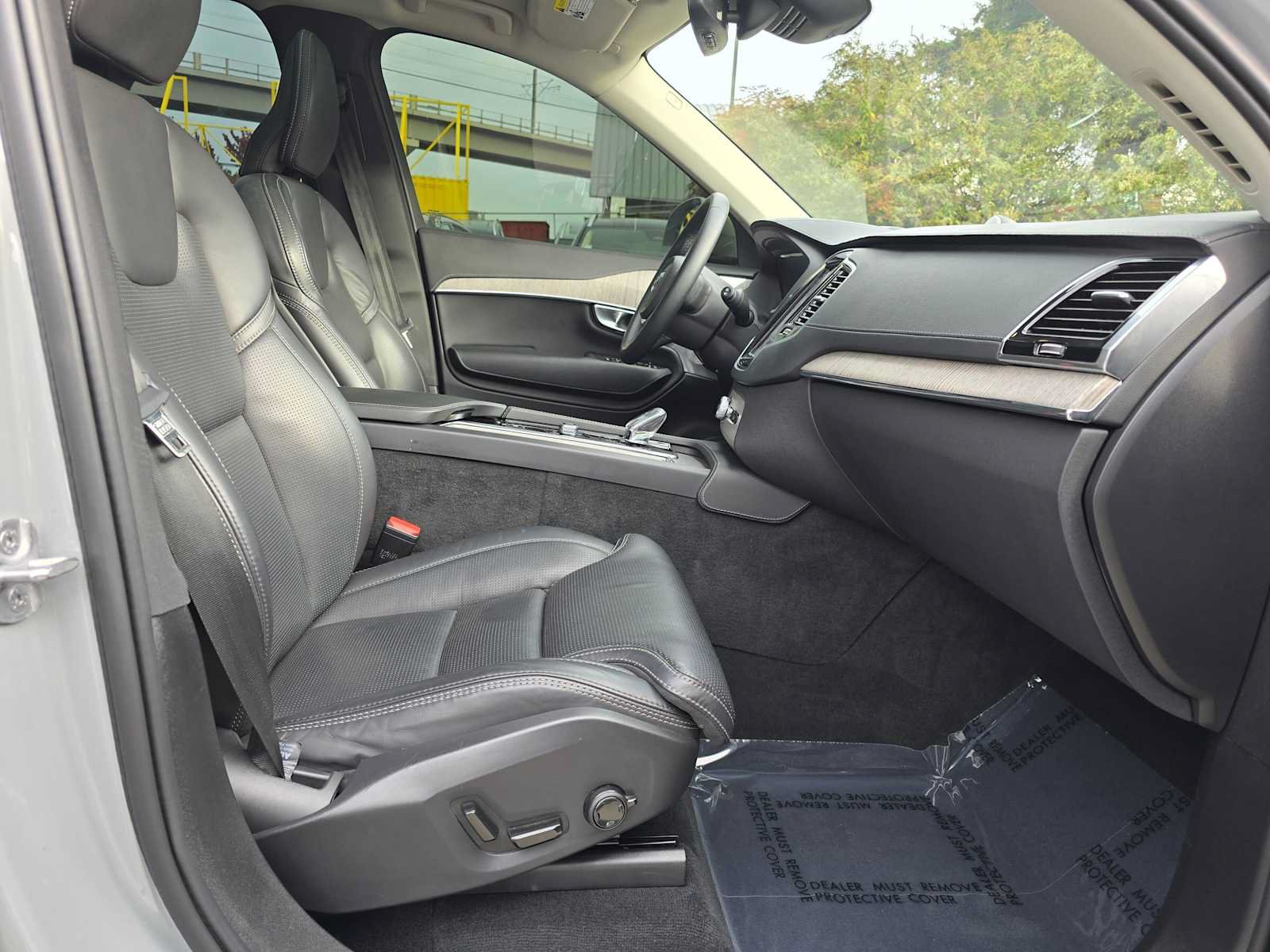 Certified 2024 Volvo XC90 T8 Ultimate w/ Protection Package Premier AWD/4WD image 11