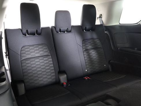 Used 2024 Nissan Pathfinder S image 32