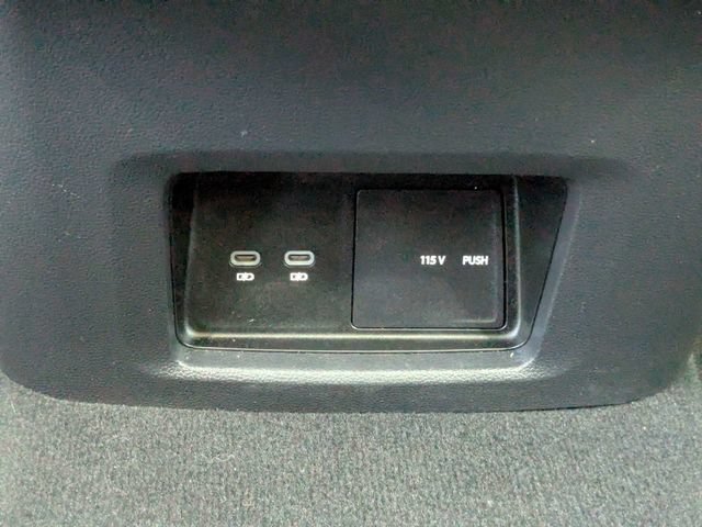 Used 2025 Volkswagen Atlas SEL AWD/4WD image 15