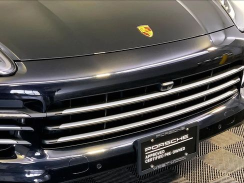 Used 2022 Porsche Cayenne image 34