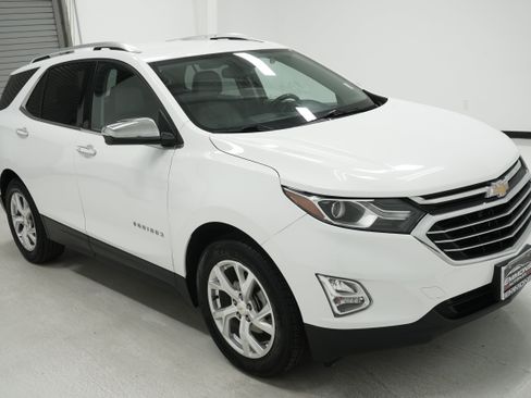 Used 2018 Chevrolet Equinox Premier FWD image 3