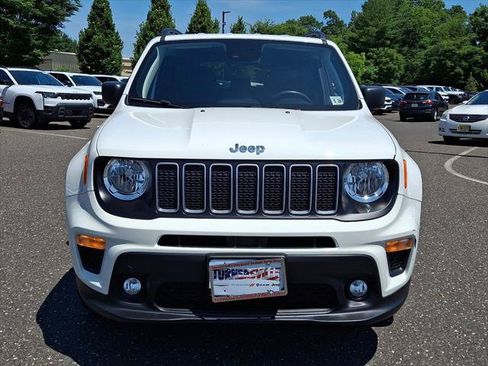 Certified 2022 Jeep Renegade Latitude w/ Convenience Group AWD/4WD image 8