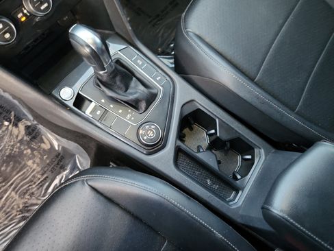 Used 2019 Volkswagen Tiguan SEL R-Line w/ 3rd Row Seat Package image 16