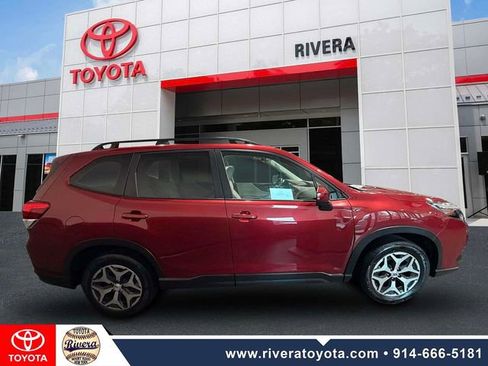 Used 2022 Subaru Forester Premium AWD/4WD image 4