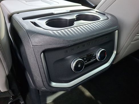 Used 2025 Ford Expedition Active image 11