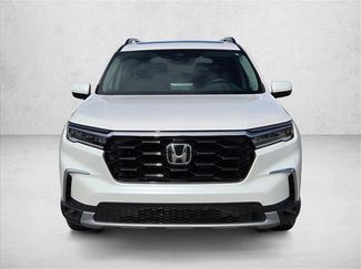 Used 2025 Honda Pilot Touring video 2