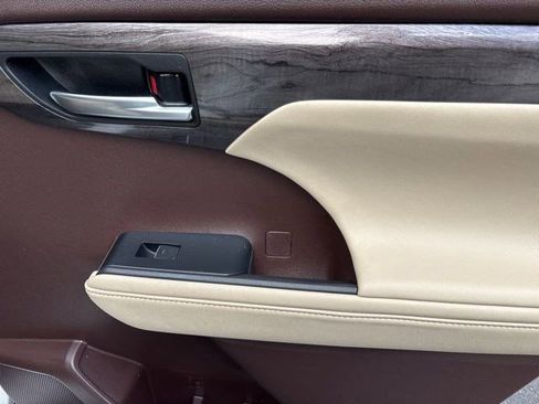 Used 2020 Toyota Highlander Limited image 38