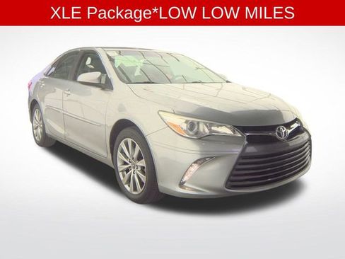 Used 2017 Toyota Camry XLE image 3