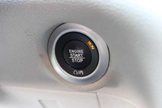 Used 2024 Chrysler Pacifica Limited FWD image 16