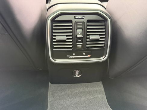 Certified 2026 Porsche Macan AWD/4WD image 22