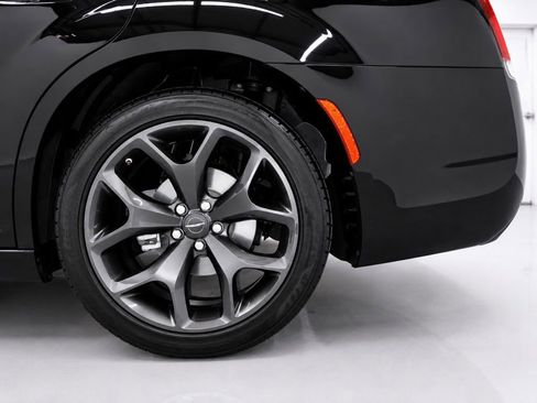 Used 2023 Chrysler 300 S RWD image 11