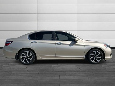 Used 2017 Honda Accord EX image 2