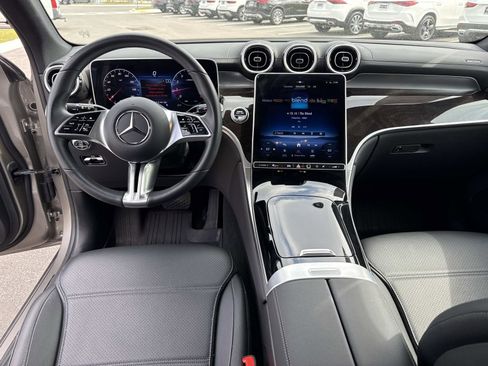 Used 2024 Mercedes-Benz GLC 300 image 17
