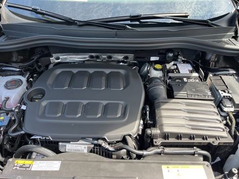 New 2025 Volkswagen Tiguan SE image 26