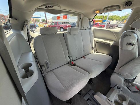 Used 2014 Toyota Sienna LE FWD image 14